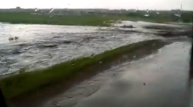 Фото Вода с полей затопила сельскую дорогу в Новосибирской области 2